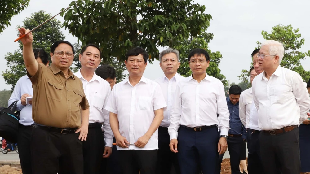 Mới đây, Thủ tướng Phạm Minh Chính đã đi khảo sát các công trình trọng điểm kết nối vùng tại Bình Dương. Ảnh: BD