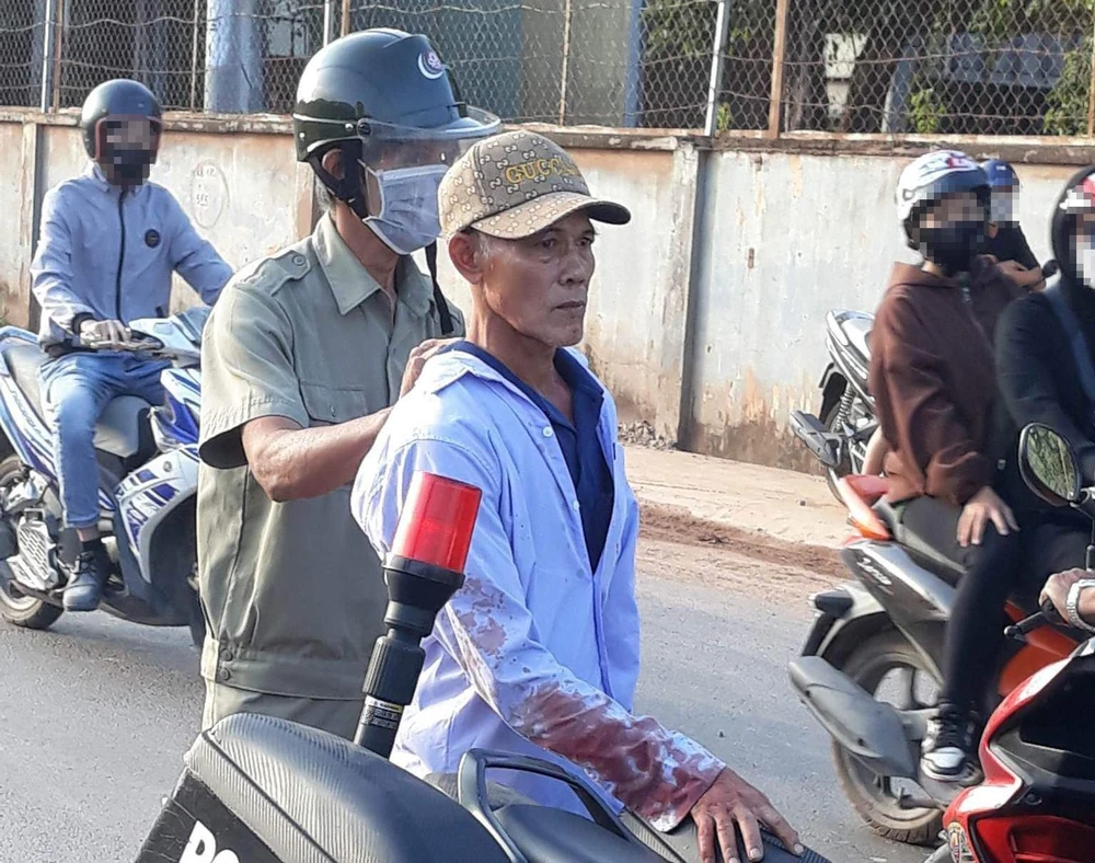 Người đàn ông nghi dùng dao đâm chết nam thanh niên bị bắt giữ. Ảnh: LA