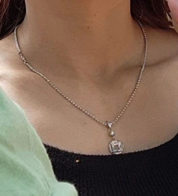 Sợi dây chuyền nạn nhân bị mất sau khi bị giết. Ảnh: CACC