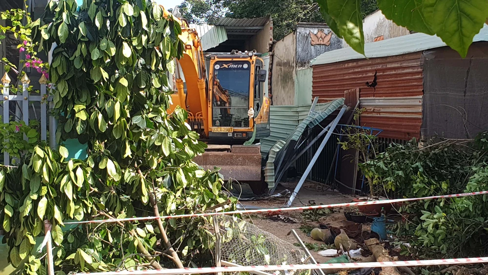 Chiếc xe máy múc nam thanh niên bỏ lại hiện trường. Ảnh: LA