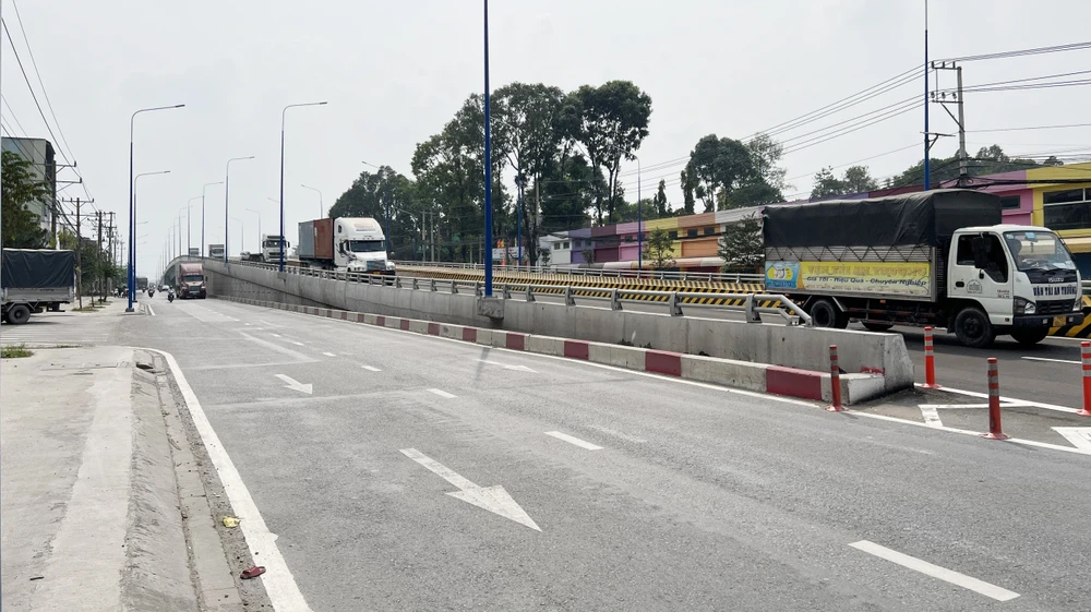 Sau khi cầu vượt thép được thông xe, giao thông đã thông thoáng hơn rất nhiều. Ảnh: TL