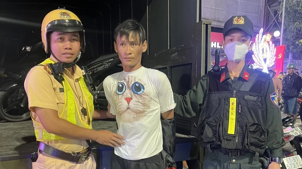 Tên 'đá nóng' bị Tổ tuần tra đặc biệt 171 tóm gọn. Ảnh: LA