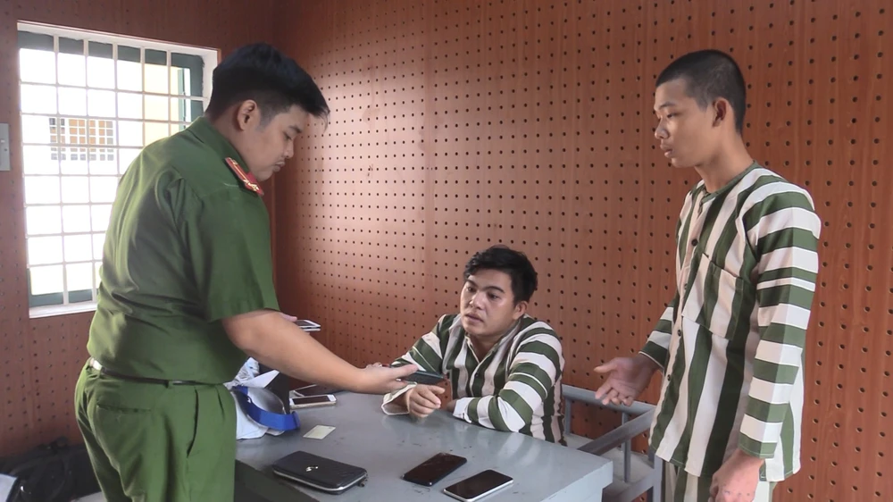 Khoa và Hào thừa nhận thực hiện nhiều vụ cướp tài sản. Ảnh: LA