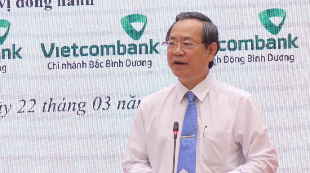 Ngoài việc chờ ngân hàng hỗ trợ thì các doanh nghiệp phải tự cứu mình-ông Nguyễn Văn Dành, Phó chủ tịch UBND tỉnh Bình Dương đề nghị.