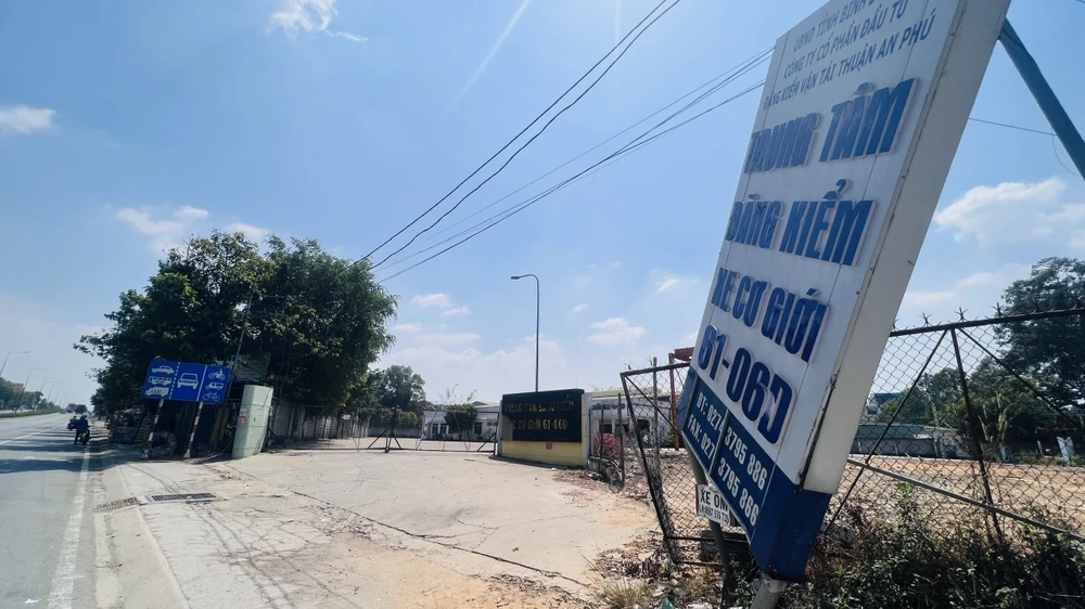 Trung Tâm đăng kiểm xe cơ giới 61-06D đã đóng cửa từ năm 2022. Ảnh: LÊ ÁNH