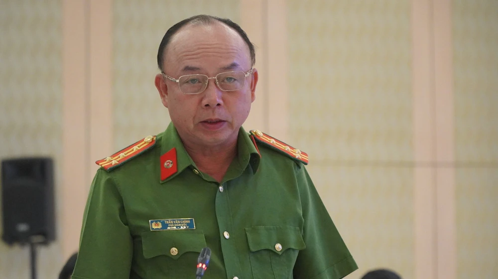 Đại tá Trần Văn Chính, Phó Giám đốc Công an tỉnh Bình Dương đã thông tin về vụ án. Ảnh: LA
