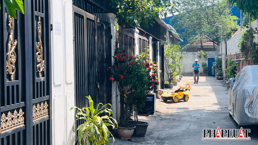 Khu nhà liền kề xây dựng sai phép, đã tồn tại từ lâu.