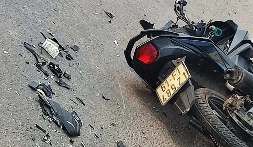 Nam thanh niên điều khiển xe máy tử vong tại hiện trường. Ảnh: Người dân cung cấp