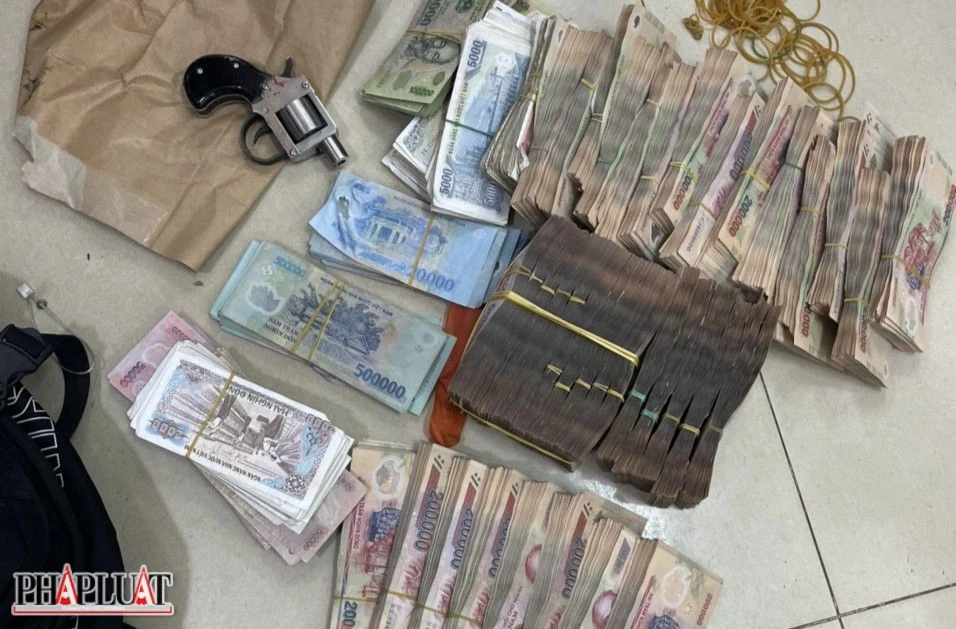 Bảo vệ ngân hàng kể lại thời điểm lao vào bắt kẻ cướp có súng ảnh 7