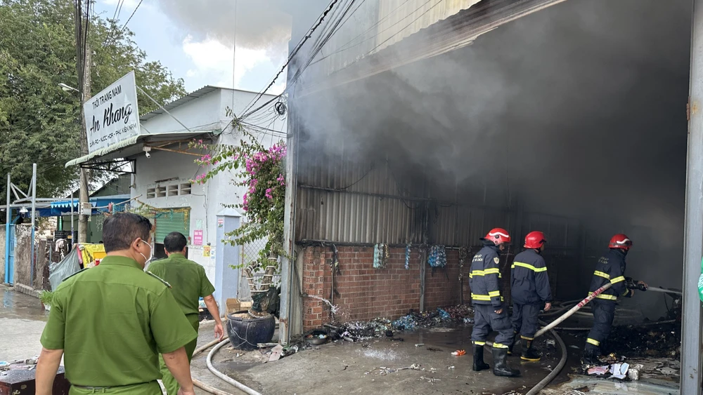 Hải đã phóng hỏa đốt cháy rụi một ngôi nhà của người dân. Ảnh: LÊ ÁNH