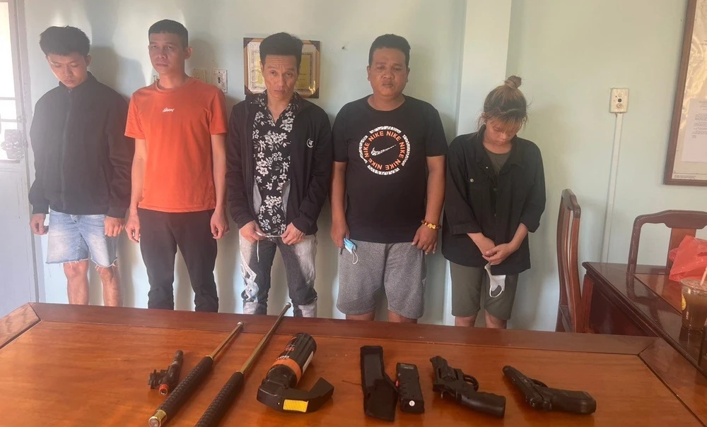 Nhóm thanh niên sử dụng trái phép chất ma túy. Ảnh: CACC