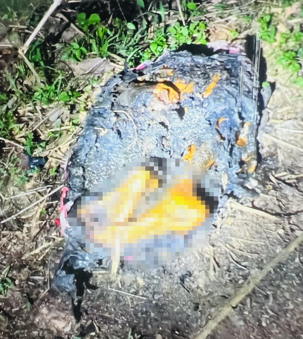 Phần thi thể bị đốt cháy được người dân phát hiện: Ảnh: Người dân cung cấp