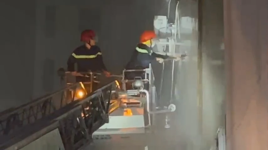 Mặc dù lực lượng chức năng đã nỗ lực ứng cứu nhưng 32 người đã thiệt mạng. Ảnh: LÊ ÁNH Mặc dù lực lượng chức năng đã nỗ lực ứng cứu nhưng 32 người đã thiệt mạng. Ảnh: LÊ ÁNH