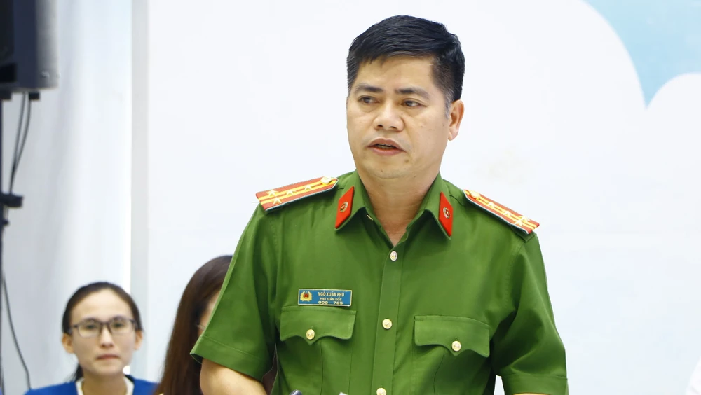 Đại tá Ngô Xuân Phú, Phó Giám đốc Công an tỉnh Bình Dương thông tin về vụ án. Ảnh: LA