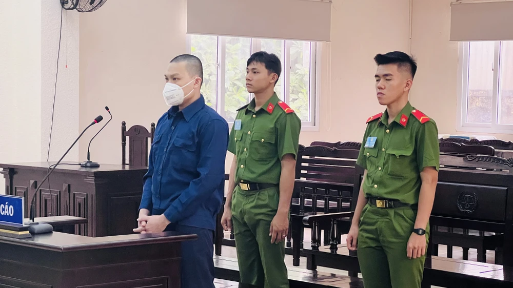 Bị cáo Sơn xin HĐXX được giảm nhẹ hình phạt để sớm trở về với gia đình. Ảnh: LÊ ÁNH