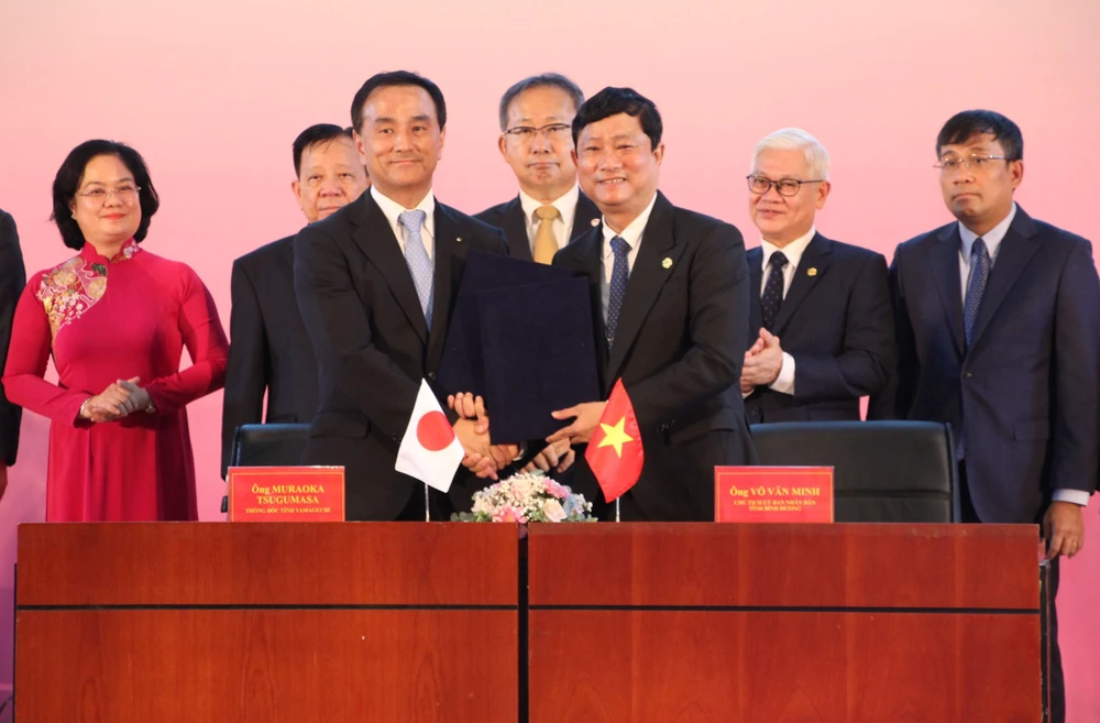 UBND tỉnh Bình Dương và chính quyền tỉnh Yamaguchi (Nhật Bản) ký bản ghi nhớ hợp tác.