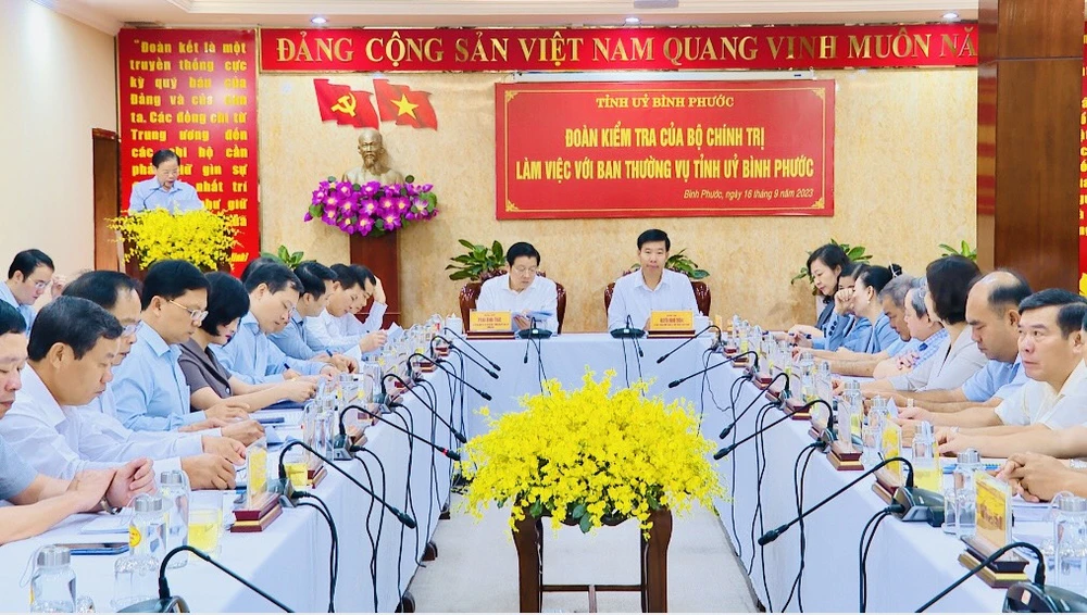 Đoàn kiểm tra làm việc tại Bình Phước.