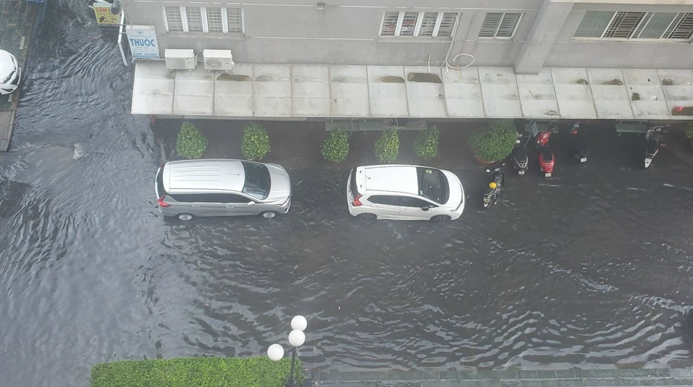 mưa lớn, ngập nặng (5).jpg