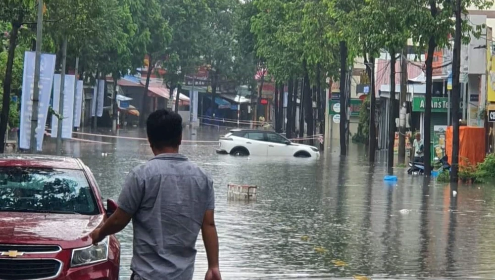 mưa lớn, ngập nặng (6).jpg