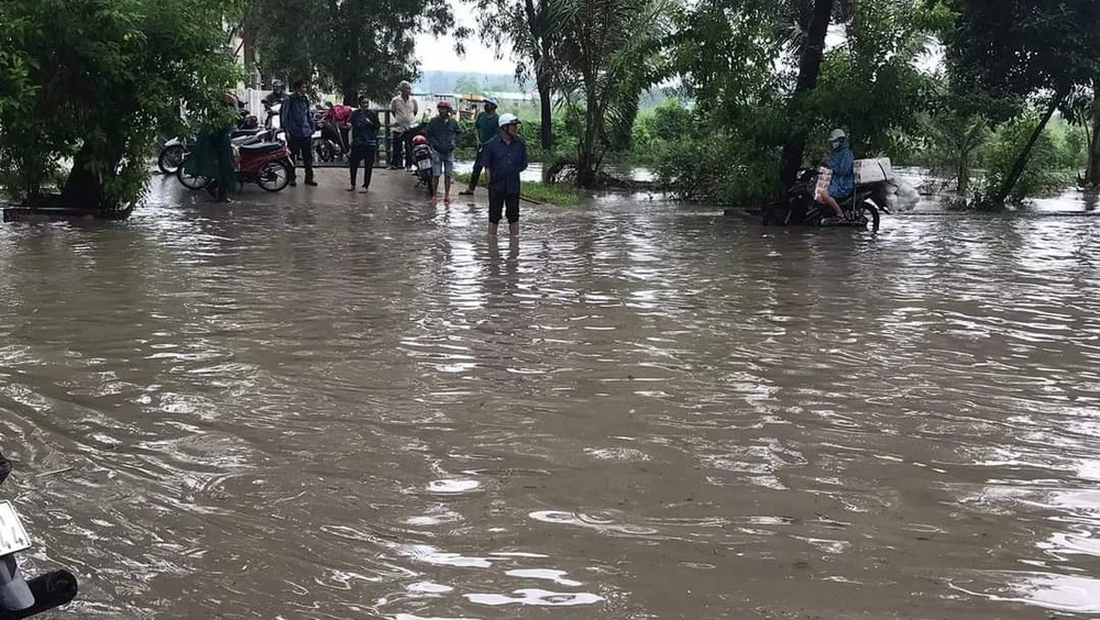 mưa lớn, ngập nặng (7).jpg