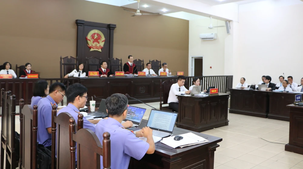 cự giám đốc sở (11).JPG