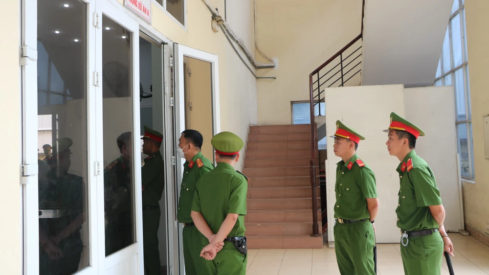 cự giám đốc sở (3).JPG