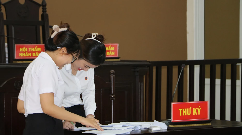 cự giám đốc sở (5).JPG