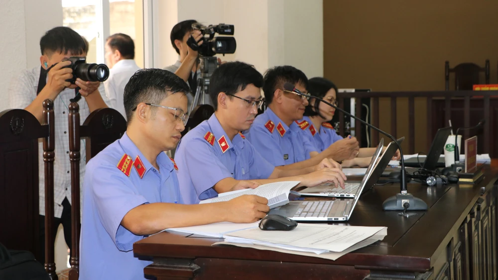 cự giám đốc sở (7).JPG