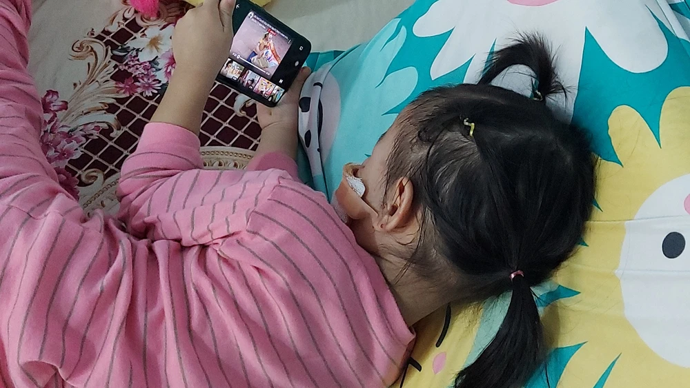 bé gái bị chó becgie cắn (1).jpg