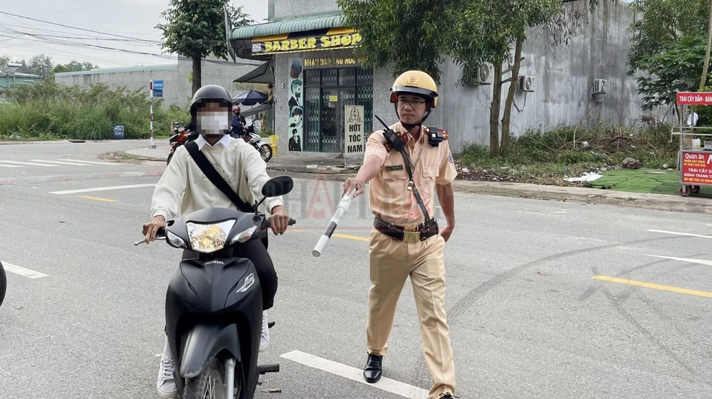 học sinh vi phạm luật giao thông (3).jpg