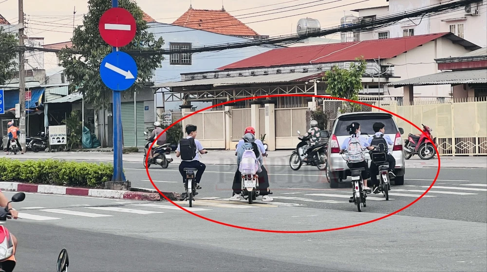 học sinh vi phạm luật giao thông (6).jpg