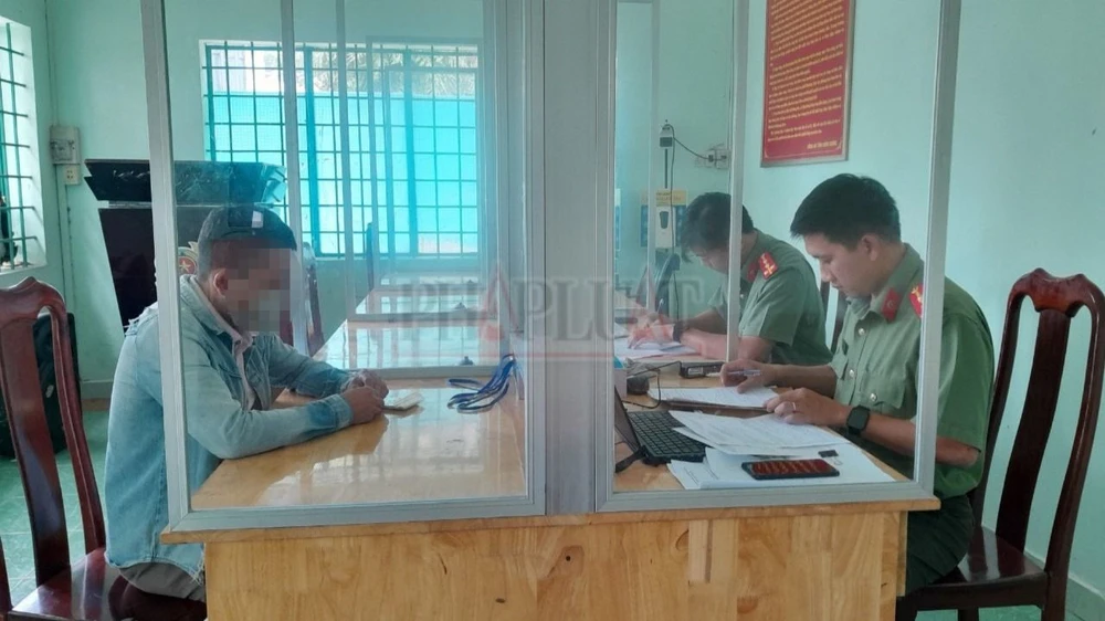 Ông HVĐ (tạm trú tại TP Thủ Dầu Một, Bình Dương) bị xử phạt vì đăng tải thông tin, bình luận có nội dung xuyên tạc, đường lối, chính sách của Đảng, Nhà nước.