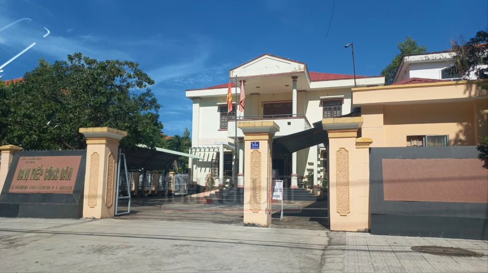 ban-tiep-cong-dan-tai-binh-phuoc-cam-ghi-am-ghi-hinh-chup-anh (1).jpg