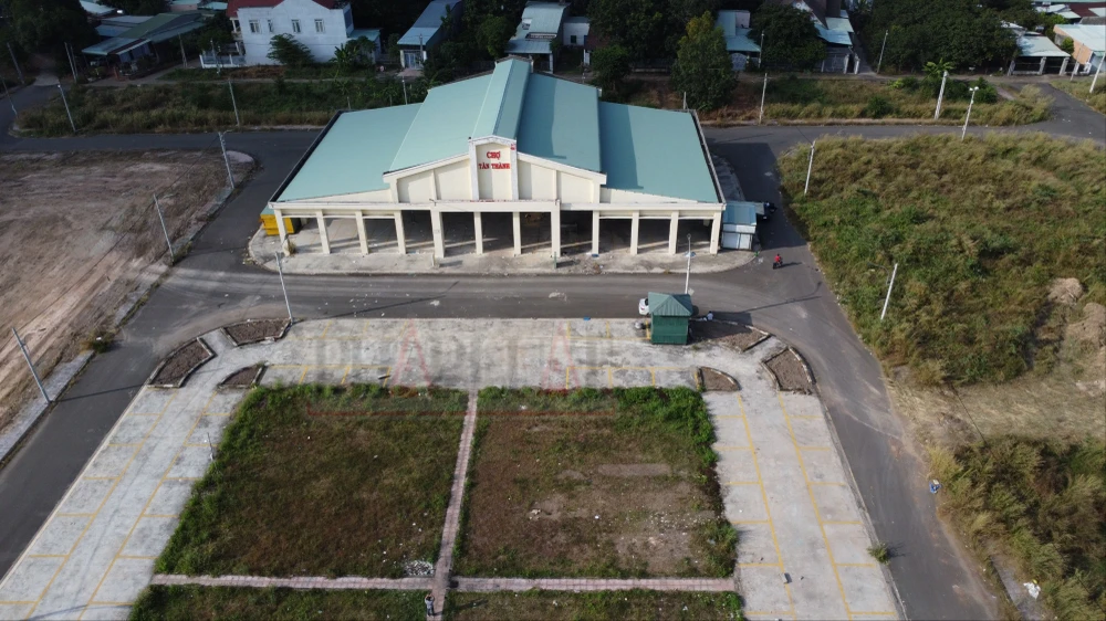 Chợ Tân Thành xây dựng hết 6 tỉ đồng nhưng lại bỏ hoang.