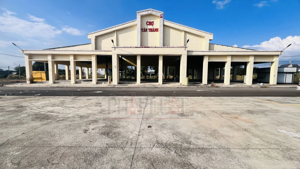 Chợ Tân Thành xây dựng hết 6 tỉ đồng nhưng lại bỏ hoang