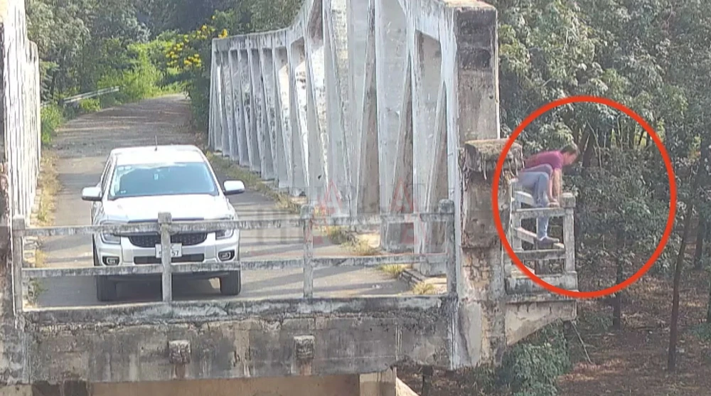 Cầu Gãy ở Bình Dương