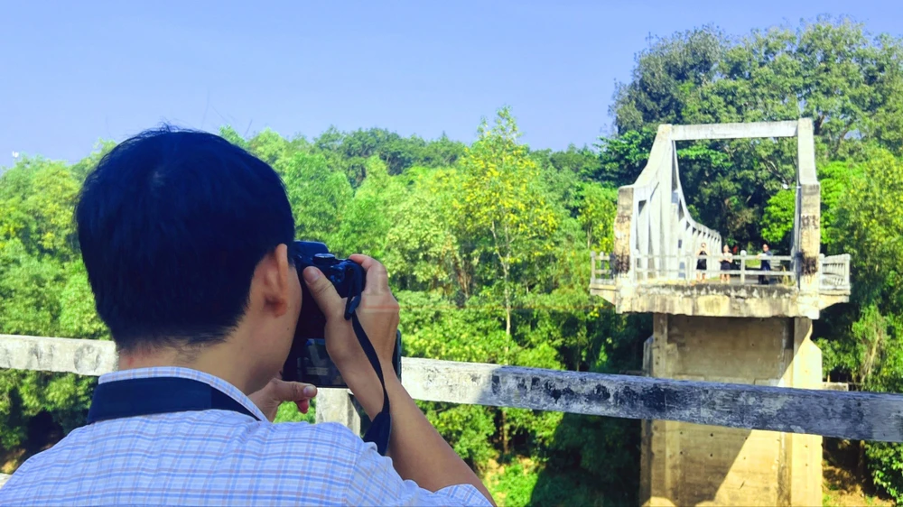 can-canh-cau-gay-o-binh-duong-cay-cau-nhieu-nguoi-chon-de-quyen-sinh (11).jpg