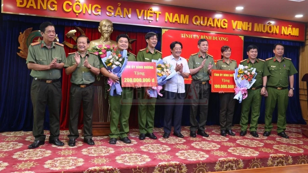 tỉnh ủy bình dương thưởng nóng