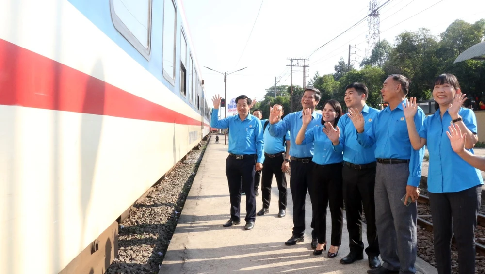 vé tàu miễn phí (7).jpg