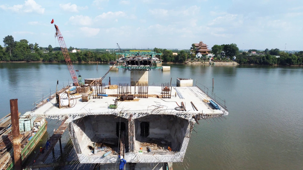 cầu bạch đằng (2).jpg