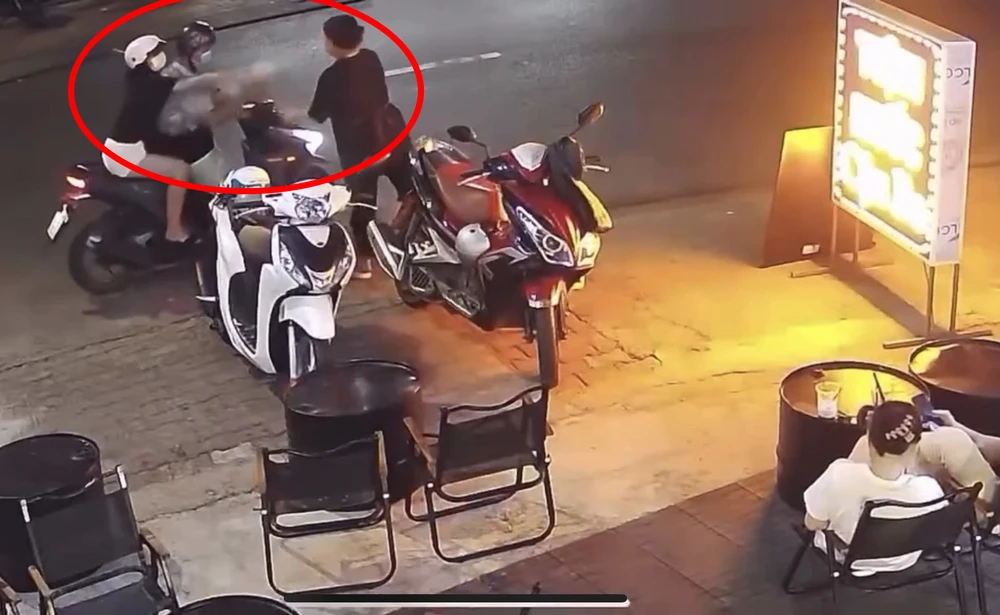 tạt nước ớt.jpg