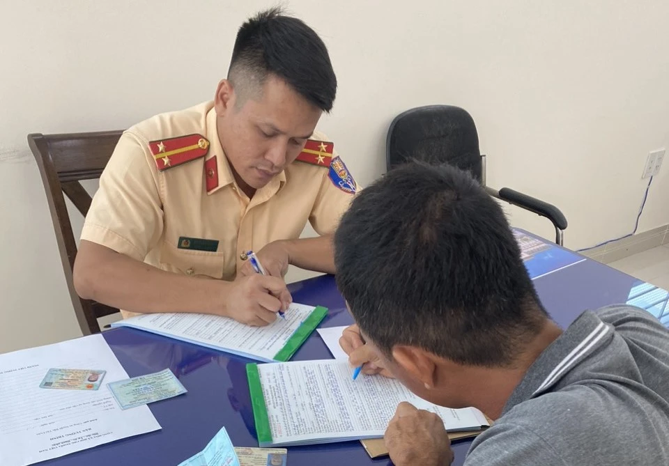 đi ngược chiều (1).jpg