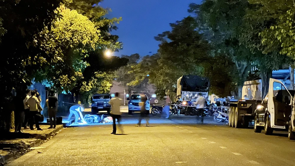 Bình Dương: 1 phụ nữ chết thảm giữa đường, nghi vấn bị giết