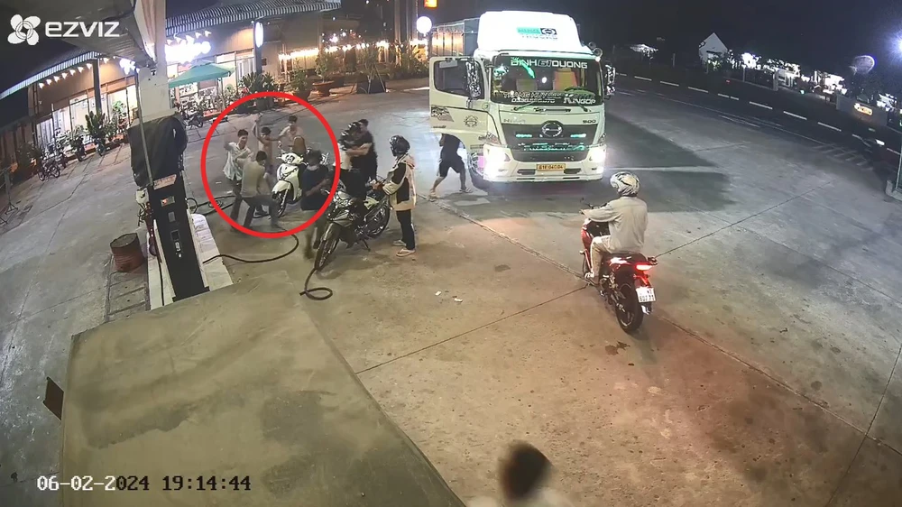 tấn công nhân viên cây xăng (1).jpg