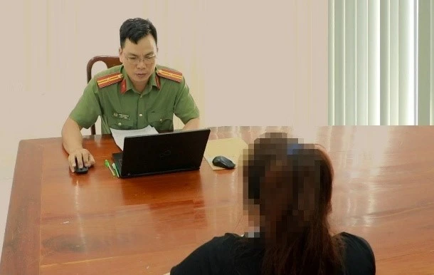 người phụ nữ bị lừa.jpeg