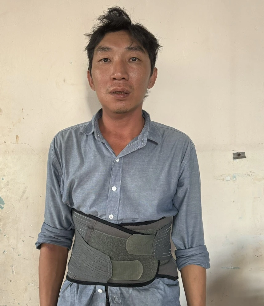 Duy không chấp hành án, bị các trinh sát tỉnh Bình Dương bắt giữ. Ảnh: CA