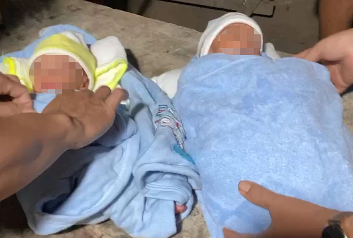 bé trai sinh đôi (1).jpg