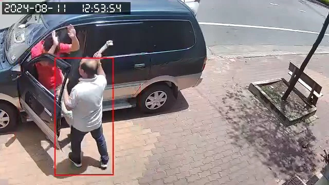 đập kính xe ô tô (3).jpg