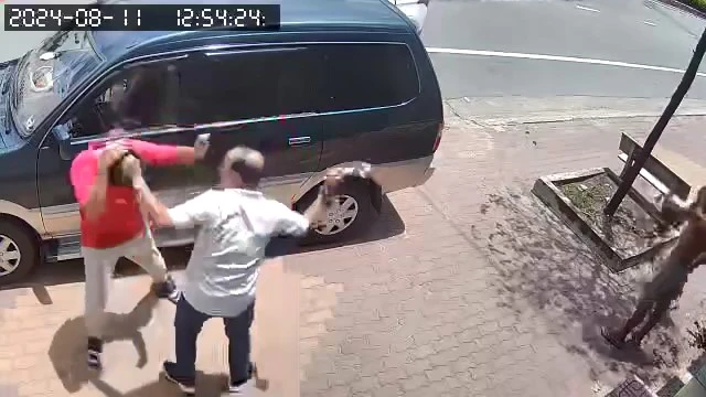 đập kính xe ô tô (5).jpg