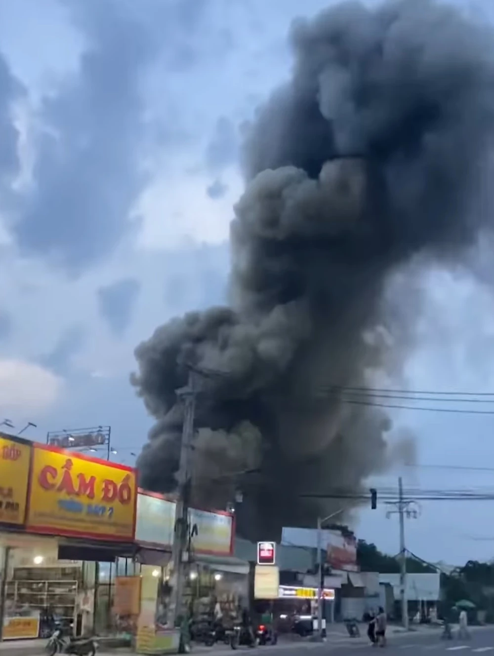 Vụ cháy lớn (2).jpg